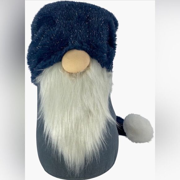 2 total G.T.‎ Direct white, blue, gray holiday gnomes - Picture 2 of 2